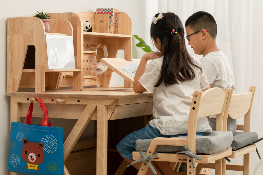 讓孩子愛上學習的成長桌椅組《環安傢俱》打造孩子安全閱讀學習區 - moods