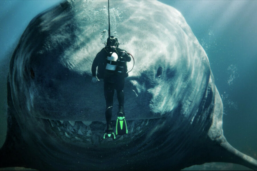 ▲《巨齒鯊2：海溝深淵》劇照 ( 圖 華納兄弟電影 )