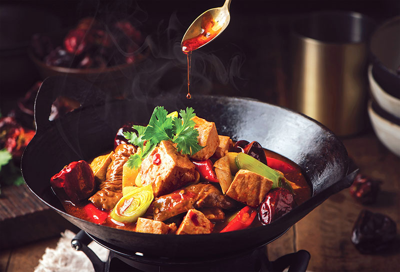 燒煮入味又維持彈牙口感的《臭豆腐肥腸阿干鍋》