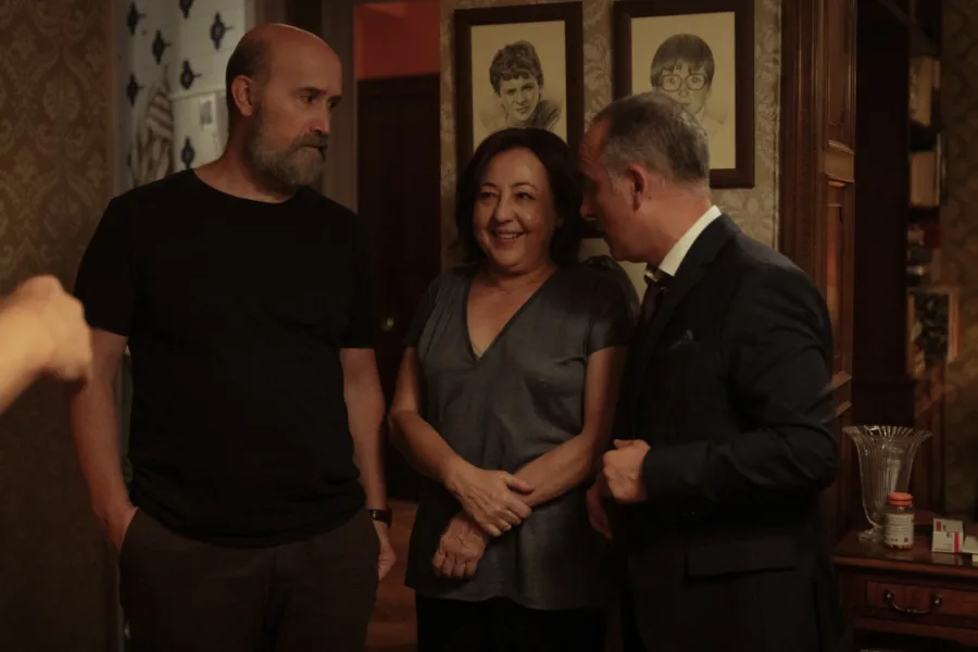 Netflix新片 電影 媒體採購 廣編稿 廣告合作 異業合作 互惠 53 個週日 電影影評解析 53 Sundays 西班牙劇情片 推薦 老父照顧 養老院 爭議 兄弟姊妹 心理學 卡門·馬奇 哈維爾·卡馬拉 演技對決 家庭聚會 失控 荒謬 爆笑 電影結局 2026 必看親情倫理劇集 深度觀察