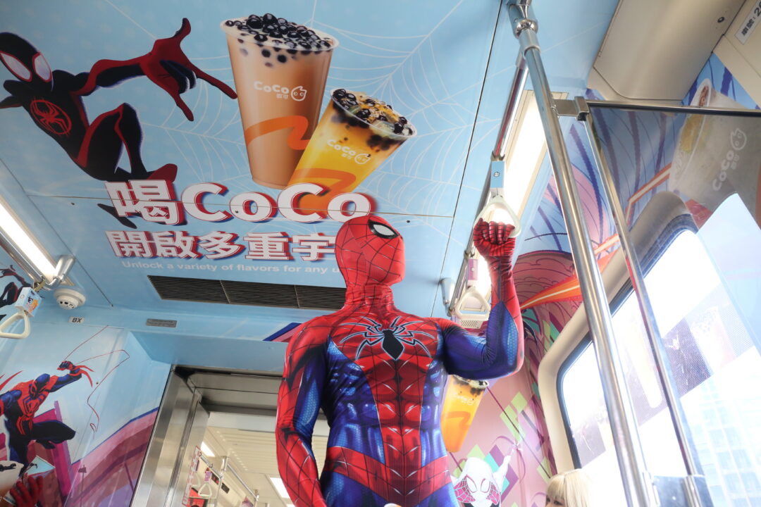 只要於全台門市購買大杯飲品,就可以直接將三大人氣主角擔當杯身帶回家