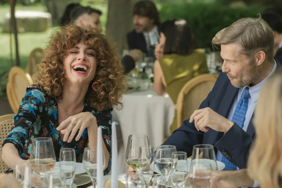 Netflix 新片 媒體採購 廣編稿 廣告合作 異業合作 互惠 大男人注意 Alpha Males Season 5  費爾蘭多吉爾 Fernando Gil  2026 影集 大男人注意  瑪麗亞赫瓦斯 María Hervás  西班牙喜劇 性別政治 離婚  父權公社 男子氣概 影集