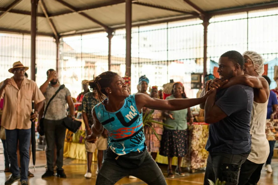 Netflix 新片 媒體採購 廣編稿 廣告合作 異業合作 互惠 聰明少年 Bandi  大家庭生存 社會底層  2026 劇情片 聰明少年  母親離世 兄弟姊妹親情  販毒抉擇 道德掙扎  逆境重生 團結救援