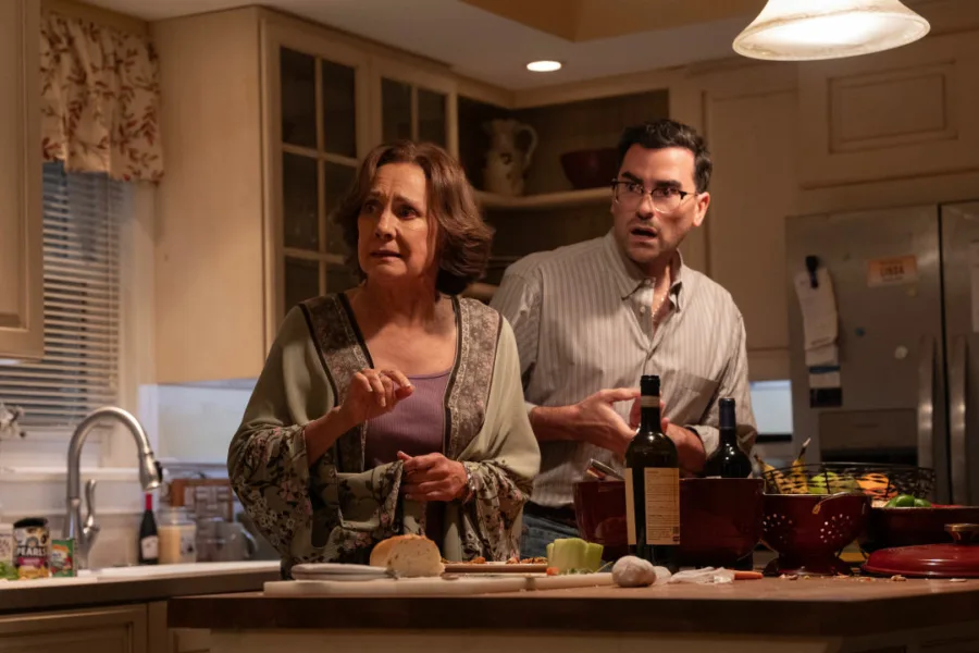 Netflix 新片 媒體採購 廣編稿 廣告合作 異業合作 互惠 失策兄妹幫 Big Mistakes  美國影集 劇情片  家族衝突 手足關係  2026 影集 失策兄妹幫  黑色幽默 成年危機  人生逆襲 喜劇影集