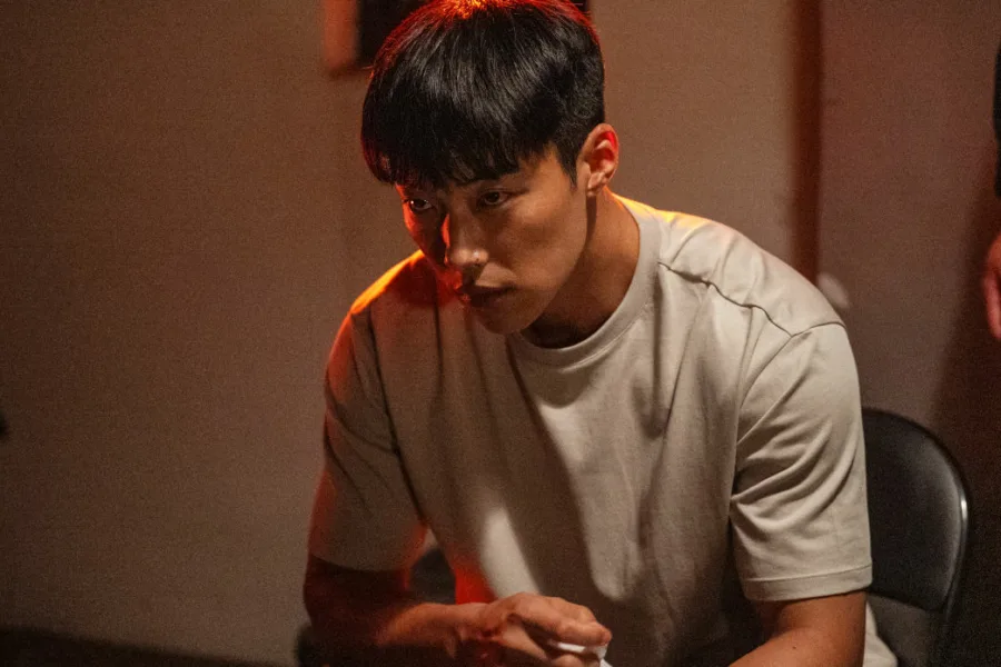 Netflix 新片 媒體採購 廣編稿 廣告合作 異業合作 互惠 獵犬2 Rain 影評 禹棹奐 李相二 動作影集  Bloodhounds Season 2 解析 地下拳擊 暴力美學  韓劇推薦 驚悚動作 2026 評價 深度導讀  正拳出擊 階級復仇 