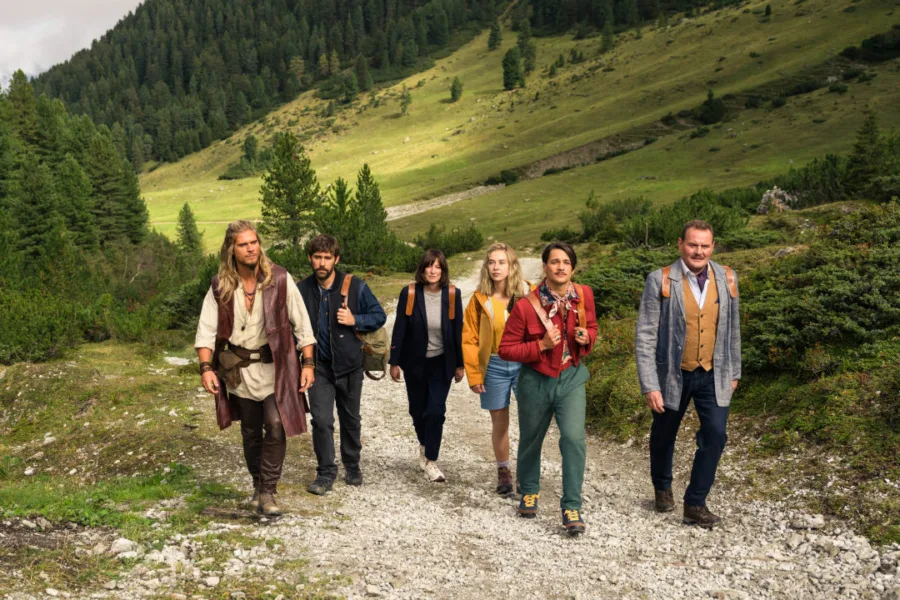 Netflix新片 電影 媒體採購 廣編稿 廣告合作 異業合作 互惠 汪星人訓練營  影評 Netflix 德國喜劇 2026  Eat Pray Bark 電影 訓犬師 提洛爾山脈 劇情解析  寵物心理學 飼主教育 社交焦慮 喜劇電影 推薦  德式幽默 人犬關係 心理救贖 角色分析 導讀  毛小孩 訓練方法 