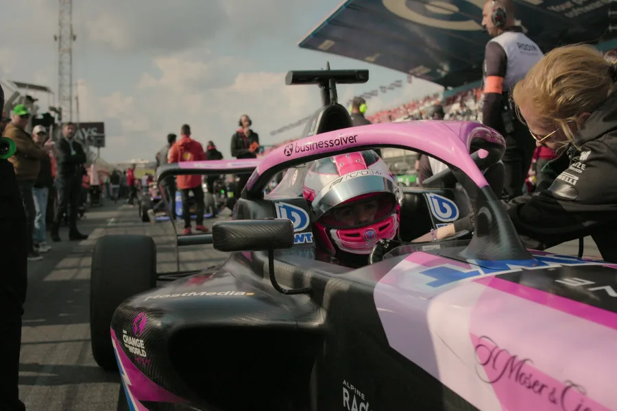 F1 Academy 全女子賽車學院 Netflix 新片 媒體採購 蘇西沃爾夫 女車手 5月28日 Netflix紀錄片 F1 Academy