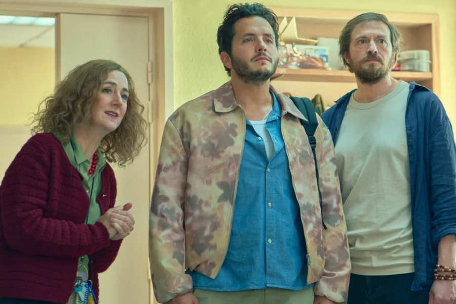 Netflix 新片 媒體採購 廣編稿 廣告合作 異業合作 互惠 臥底代課任務 Flunked  亞歷山大科米內克 Alexandre Kominek  2026 影集 臥底代課任務  法國影集 喜劇 少年犯 臥底  數學天才 老師 臥底校園 犯罪  法式幽默 犯罪小孩 亞歷山大科米內克 影集