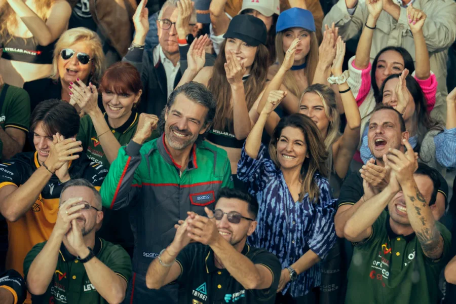 Netflix 新片 媒體採購 廣編稿 廣告合作 異業合作 互惠 極速山谷 Motorvalley 路卡阿基提諾 Luca Argentero 義大利賽車競技影集 茱莉亞米凱利尼 Giulia Michelini 卡特琳娜福爾札 Caterina Forza