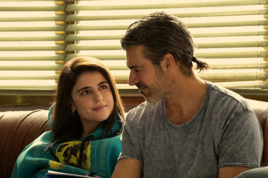 Netflix 新片 媒體採購 廣編稿 廣告合作 異業合作 互惠 極速山谷 Motorvalley 路卡阿基提諾 Luca Argentero 義大利賽車競技影集 茱莉亞米凱利尼 Giulia Michelini 卡特琳娜福爾札 Caterina Forza