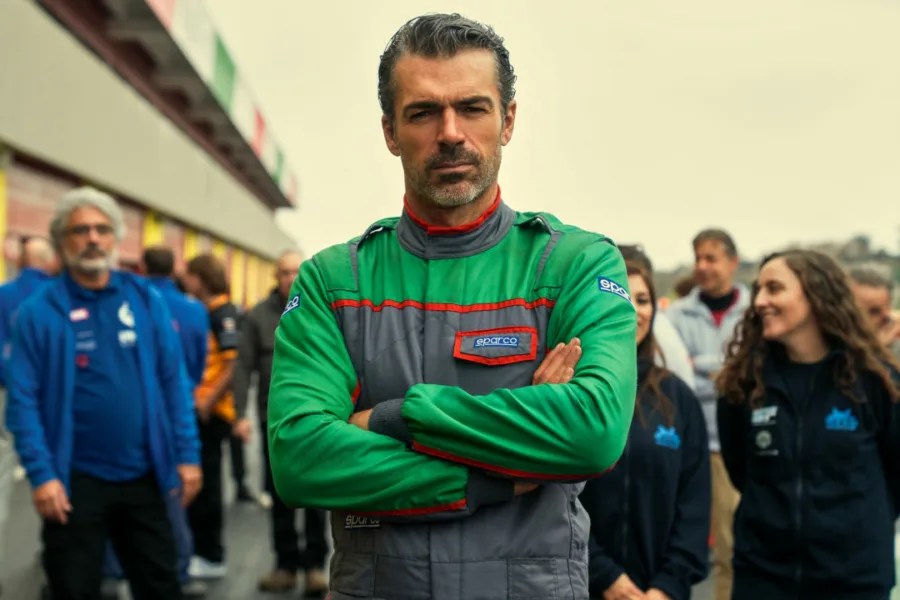 Netflix 新片 媒體採購 廣編稿 廣告合作 異業合作 互惠 極速山谷 Motorvalley 路卡阿基提諾 Luca Argentero 義大利賽車競技影集 茱莉亞米凱利尼 Giulia Michelini 卡特琳娜福爾札 Caterina Forza