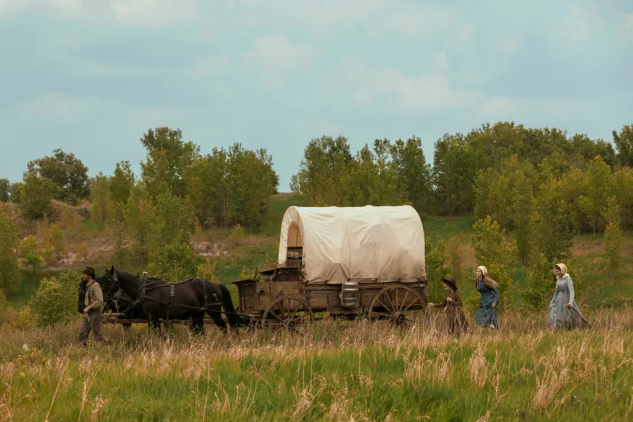 Netflix 新片 媒體採購 廣編稿 廣告合作 異業合作 互惠 草原上的小木屋 Little House on the Prairie 蘿拉英格斯懷德 Laura Ingalls Wilder 2026 影集 草原上的小木屋 第一季 拓荒 冒險 美國西部 經典小說改編 親情 求生 草原 生命光輝 美國影集 真人翻拍 蘿拉英格斯懷德