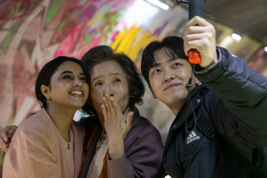 Netflix新片 電影 媒體採購 廣編稿 廣告合作 異業合作 互惠  韓國製造的我 電影影評 跨文化衝突  Made in Korea 印度女子 首爾生存 韌性  Ra.Karthik  申芭甘 角色成長 解析  韓流文化 理想與現實 異鄉人 心理學  坦米爾那都邦  遷徙 女性覺醒 劇情  2026 必看全球文化議題劇情片 深度觀察