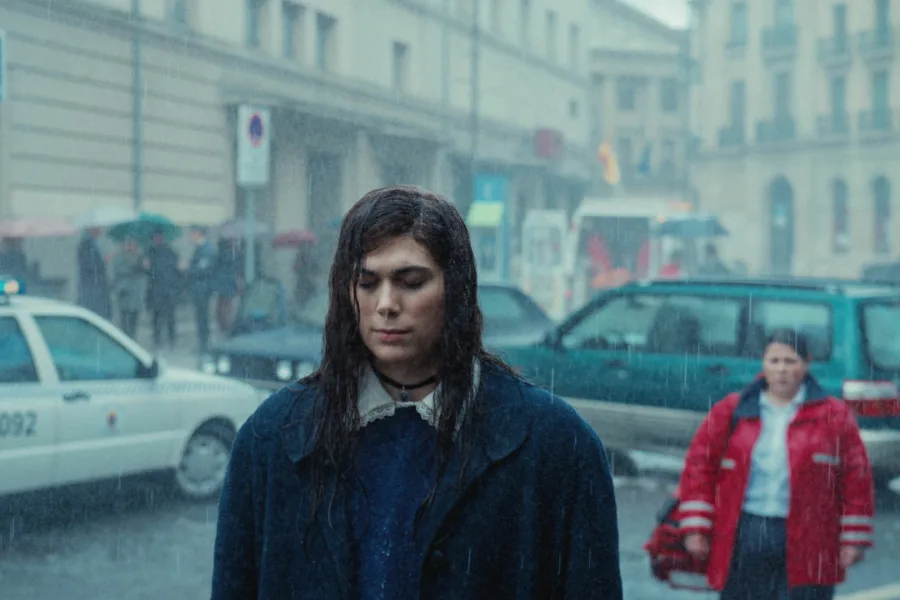 Netflix新片 電影 媒體採購 廣編稿 廣告合作 異業合作 互惠 我親愛的小姐 影評 間性人 亞黛拉  My Dearest Señorita 西班牙電影 角色心理 深度  間性身分 宗教保守主義 自我探索 劇情片 推薦  潘普洛納 馬德里 身分認同 地理學 影像美學  間性人權益 社會接納 家庭沈默 2026 電影評價  當代西班牙劇情片 角色成長 跨性別/間性議題 導讀