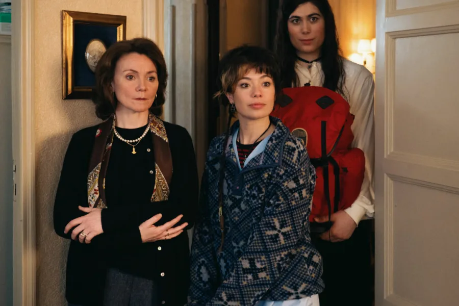 Netflix新片 電影 媒體採購 廣編稿 廣告合作 異業合作 互惠 我親愛的小姐 影評 間性人 亞黛拉  My Dearest Señorita 西班牙電影 角色心理 深度  間性身分 宗教保守主義 自我探索 劇情片 推薦  潘普洛納 馬德里 身分認同 地理學 影像美學  間性人權益 社會接納 家庭沈默 2026 電影評價  當代西班牙劇情片 角色成長 跨性別/間性議題 導讀