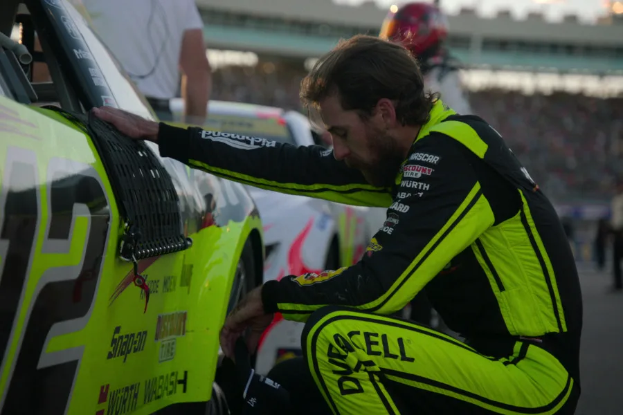 NASCAR 全速狂飆第2季 Netflix 新片 媒體採購 納斯卡盃系列賽 頂尖車手 5月7日上線 Netflix紀錄片 熱血故事