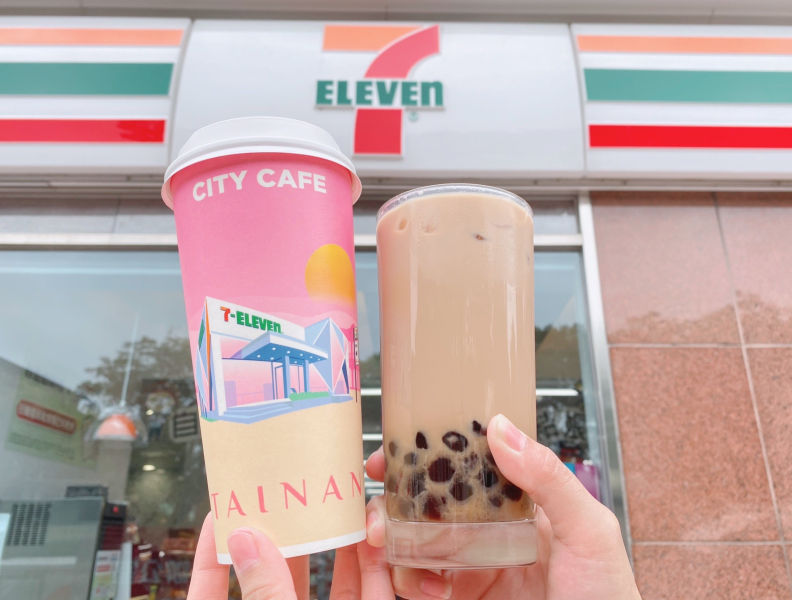 7-ELEVEN自3月8日起推出24小時皆可暢飲的CITY PEARL「珍珠奶茶」，於全台逾6,600間門市重磅登場