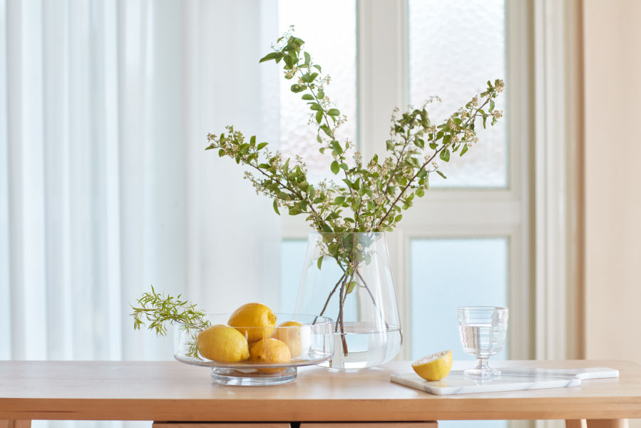 HOLA推出不同尺寸玻璃花器，可以單純當作擺飾、也可以作為花器或是擺放水果
