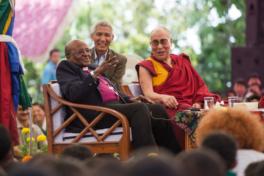喜悅 達賴喇嘛遇見屠圖主教 西藏第十四世達賴喇嘛