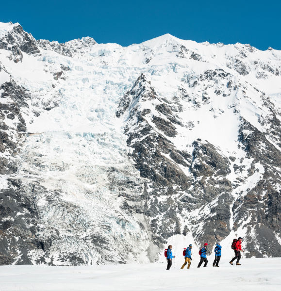 參加紐西蘭冰川健行之旅，穿上雪鞋探索令人驚嘆的冰層