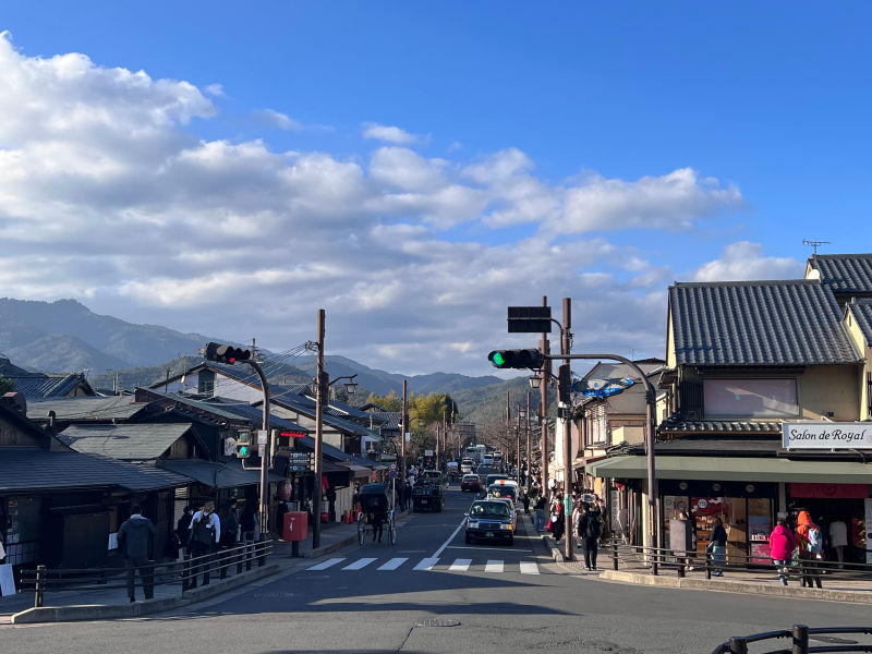 嵐山是京都熱門景點，古色古香的街景相當適合一日漫遊