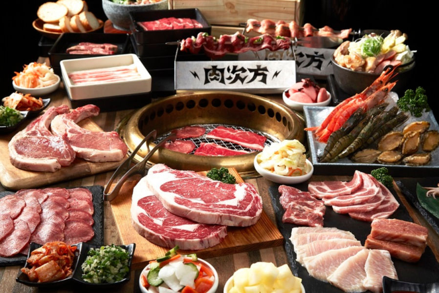 肉次方主打現切肋眼牛排、牛舌等50種肉品.海鮮吃到飽具超高CP值