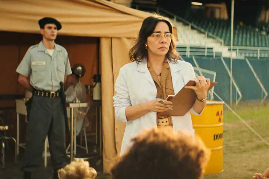 Netflix 新片 媒體採購 廣編稿 廣告合作 異業合作 互惠 影評 強尼馬薩羅 萊安德拉萊爾  Radioactive Emergency 解析 巴西真實事件 輻射災難  醫療驚悚影集 物理學家 醫學倫理 2026 影集推薦  巴西影視 歷史事件改編 災難心理學 角色解析 評價  放射性危機 劇情提要 巴西驚悚片 社會批判 導讀  拉丁美洲災難影像 醫療前線 輻射危害 社會調查 評論