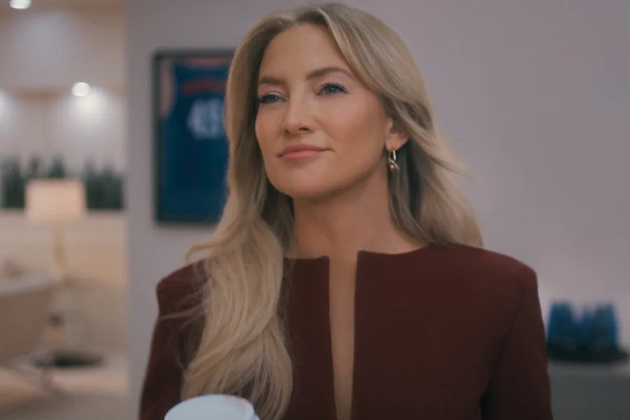 Netflix 新片 媒體採購 廣編稿 廣告合作 異業合作 互惠 逆轉狂籃 第二季 影評 凱特哈德森  Running Point Season 2 角色心理 家族權力鬥爭  洛杉磯波濤隊 體育經營 職場喜劇 深度解析  賈斯汀瑟魯斯 敏迪卡靈 監製 喜劇 推薦  女性領導力 職場政治 籃球影集 評價  2026 必看美劇 角色成長 影像美學 導讀