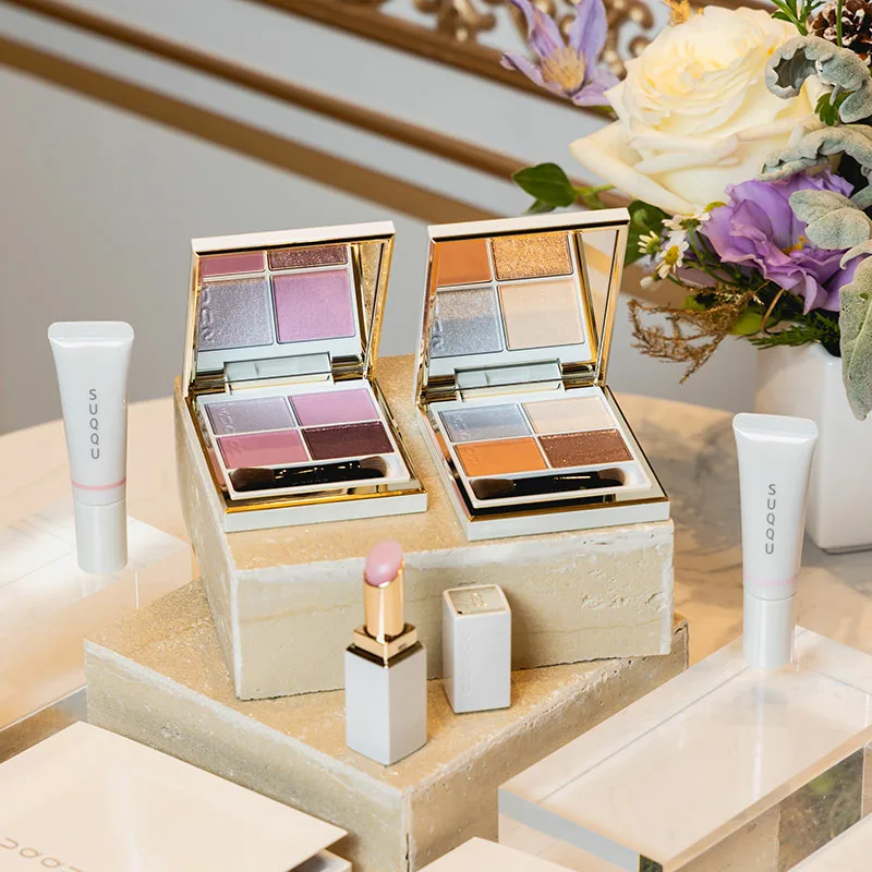 SUQQU 聖誕 2025 幸福之光 晶采盈緻眼彩盤 晶采潤澤液狀頰彩 唇膏新色 限定彩妝組