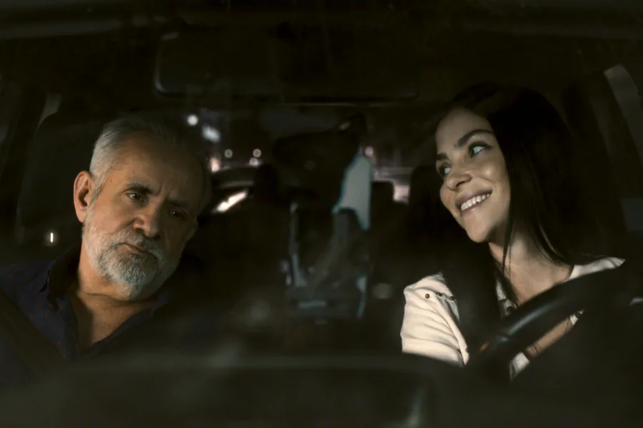 Netflix 新片 媒體採購 廣編稿 廣告合作 異業合作 互惠 聖女也瘋狂 Santita  瑪莉雅荷西卡諾 墨西哥影集  2026 墨西哥浪漫影集 聖女也瘋狂 第一季  小聖女 叛逆女性 身體殘疾 愛情豪賭  聖女也瘋狂 婚禮逃兵 舊愛回歸 自我救贖  影集 聖女也瘋狂 犯罪 浪漫 懸疑