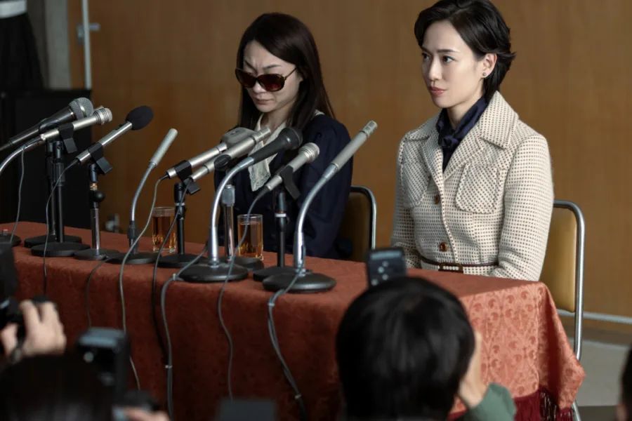 Netflix 新片 媒體採購 廣編稿 廣告合作 異業合作 互惠 地獄占星師 Straight to Hell  細木數子 Kazuko Hosoki  2026 影集 地獄占星師  六星占術 大殺界 傳記  銀座女王 算命師 黑幫流言  日本影集 慾望奮鬥 權力遊戲