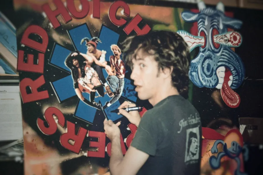 Netflix新片 電影 媒體採購 廣編稿 廣告合作 異業合作 互惠 嗆辣紅椒成名路 紀錄片影評  希勒斯洛伐克 Hillel Slovak 影響力 解析  嗆辣紅椒樂團 成名史 2026年3月20日 上線  安東尼基德斯 佛利 兄弟情誼 洛杉磯 搖滾  Freaky Styley 喬治克林頓 放克音樂 歷史  2026 必看音樂紀錄電影 搖滾傳奇 導讀