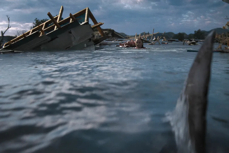 Netflix新片 電影 媒體採購 廣編稿 廣告合作 異業合作 互惠 狂鯊風暴 電影 動作驚悚 Thrash Movie Netflix 災難片 鯊魚電影 2026 狂鯊風暴 劇情解析 5級颶風 生存挑戰 驚悚片 Thrash 2026 評價 動作滿檔 電影推薦 災難生存 狂鯊風暴 上線日期 劇情提要 怪獸電影 掠食者 生物恐怖 洪水生存 戰術美學 影像解析 導讀