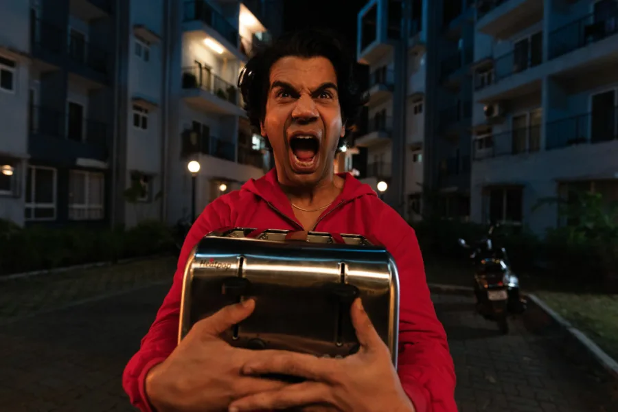 Netflix新片 電影 媒體採購 廣編稿 廣告合作 異業合作 互惠 吐司機大危機 Toaster  印度黑色喜劇 吐司機  2026 電影 吐司機大危機  婚禮賀禮 吝嗇鬼 謀殺  寶萊塢 社會諷刺 電影  人性執念 荒誕混亂 喜劇