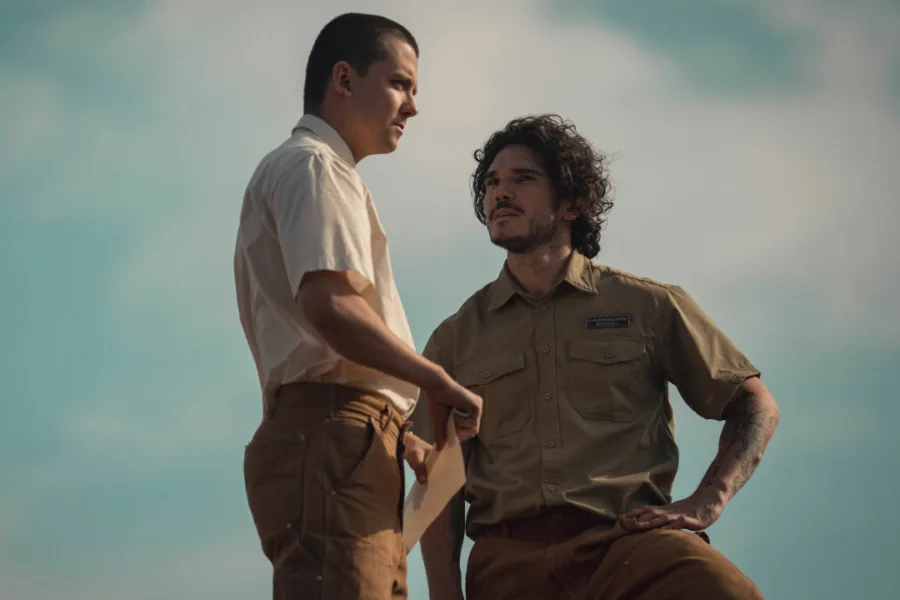 Netflix 新片 媒體採購 廣編稿 廣告合作 異業合作 互惠 非選之人 Unchosen  蘿西 亞當 山姆 驚悚影集  2026 英國驚悚影集 非選之人 第一季  宗教驚悚 封閉社區 越獄犯 心理博弈  非選之人 秘密過去 信仰危機 生存抉擇  影集 非選之人 犯罪 救贖 懸疑