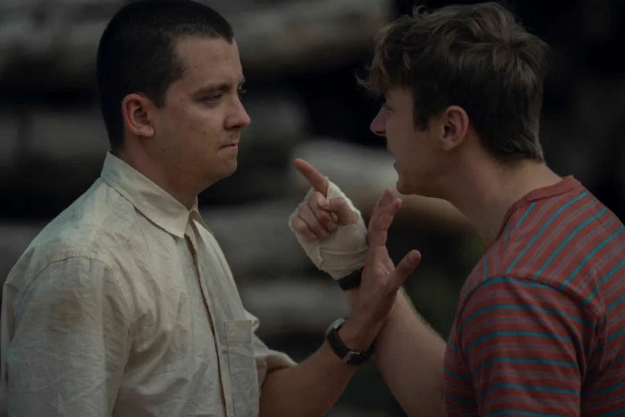 Netflix 新片 媒體採購 廣編稿 廣告合作 異業合作 互惠 非選之人 Unchosen  蘿西 亞當 山姆 驚悚影集  2026 英國驚悚影集 非選之人 第一季  宗教驚悚 封閉社區 越獄犯 心理博弈  非選之人 秘密過去 信仰危機 生存抉擇  影集 非選之人 犯罪 救贖 懸疑