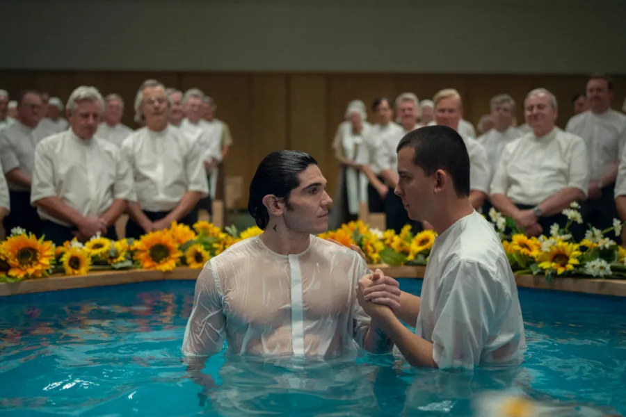 Netflix 新片 媒體採購 廣編稿 廣告合作 異業合作 互惠 非選之人 Unchosen  蘿西 亞當 山姆 驚悚影集  2026 英國驚悚影集 非選之人 第一季  宗教驚悚 封閉社區 越獄犯 心理博弈  非選之人 秘密過去 信仰危機 生存抉擇  影集 非選之人 犯罪 救贖 懸疑