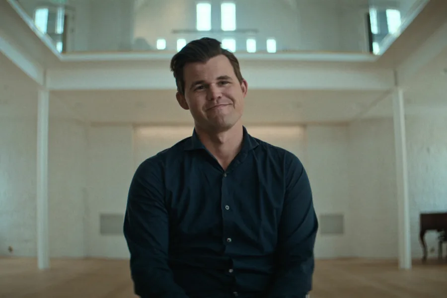 Netflix新片 電影 媒體採購 廣編稿 廣告合作 異業合作 互惠 體壇祕話 棋逢敵手 影評 紀錄片 卡爾森 Untold: Chess Mates 解析 漢斯尼曼 作弊疑雲 內幕 西洋棋作弊 2026 電影推薦 辛克菲爾德盃 評價 對決 演算法 導讀 體育博弈論 數位時代信任危機 線上西洋棋 深度分析 智力對決 體壇祕話 2024