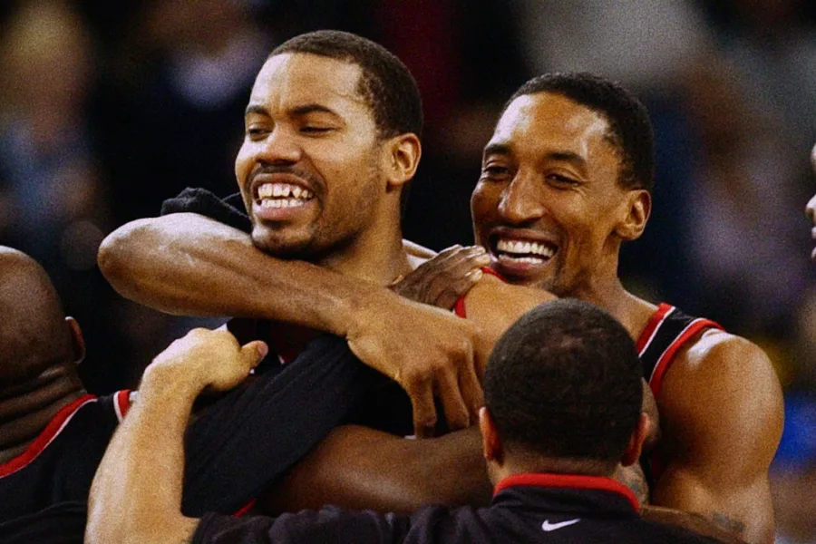 Netflix新片 電影 媒體採購 廣編稿 廣告合作 異業合作 互惠 體壇秘話 監獄拓荒者 拉席德華勒斯 Rasheed Wallace  戴蒙史陶德邁爾 Damon Stoudamire  2026 紀錄片 體壇秘話：監獄拓荒者  波特蘭拓荒者 媒體爭議  邦奇威爾斯 Bonzi Wells