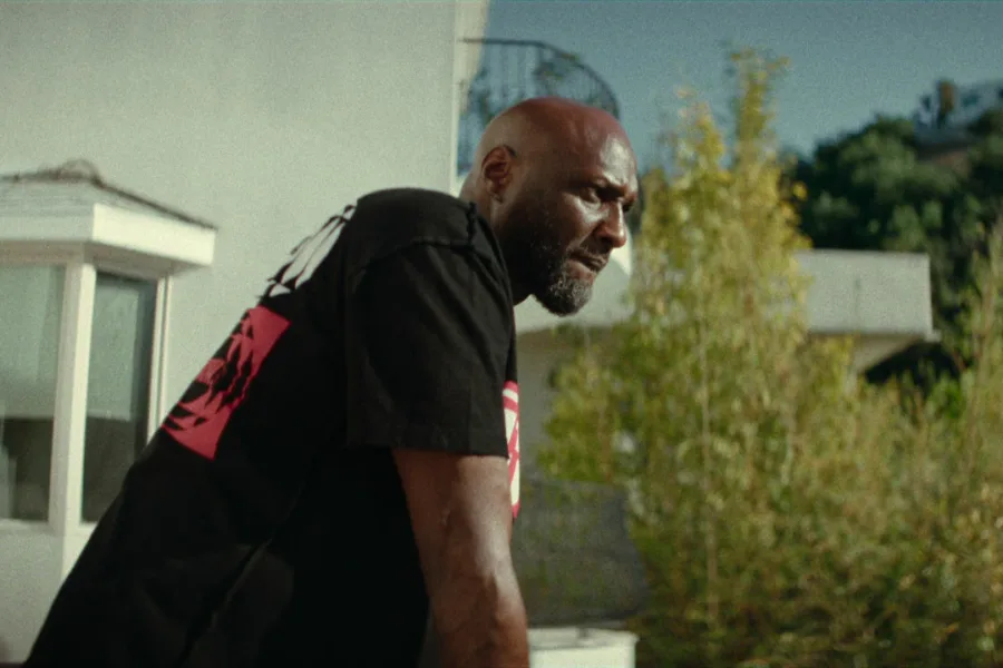 Netflix新片 電影 媒體採購 廣編稿 廣告合作 異業合作 互惠 體壇祕話 拉瑪歐登的生死邊緣 影評 紀錄片  Untold: Lamar Odom 解析 湖人隊 球星成癮 內幕  克蘿依卡戴珊 訪談 NBA 球員心理健康 2026 紀錄片推薦  愛之牧場事件 藥物濫用 真實改編 體育人生 評價  拉瑪歐登 重生之路 媒體景觀 社交媒體焦慮 導讀  名利場病理 籃球紀錄片 生死邊緣 關鍵決定 評論