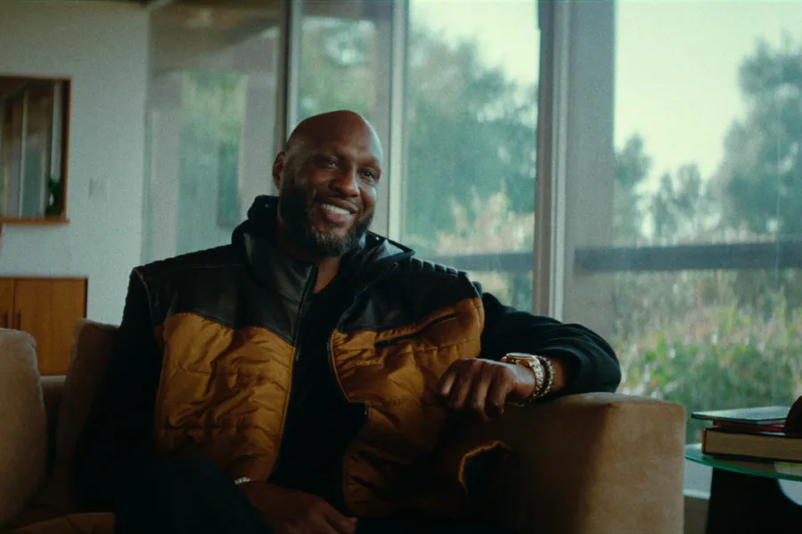 Netflix新片 電影 媒體採購 廣編稿 廣告合作 異業合作 互惠 體壇祕話 拉瑪歐登的生死邊緣 影評 紀錄片 Untold: Lamar Odom 解析 湖人隊 球星成癮 內幕 克蘿依卡戴珊 訪談 NBA 球員心理健康 2026 紀錄片推薦 愛之牧場事件 藥物濫用 真實改編 體育人生 評價 拉瑪歐登 重生之路 媒體景觀 社交媒體焦慮 導讀 名利場病理 籃球紀錄片 生死邊緣 關鍵決定 評論