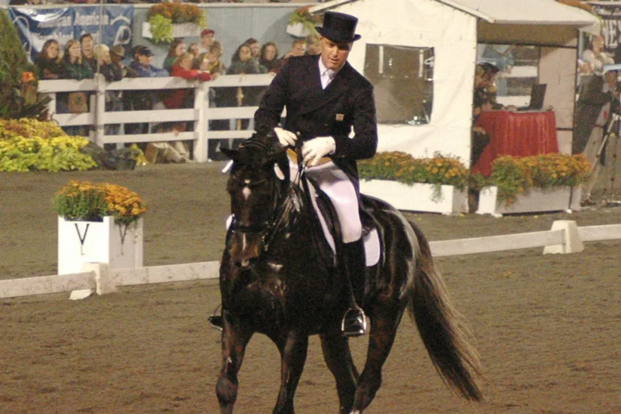 Netflix新片 電影 媒體採購 廣編稿 廣告合作 異業合作 互惠 Untold: The Shooting at Hawthorne Hill  邁克爾巴里索內 Michael Barisone  2026 紀錄片 體壇祕話：馬術名將槍擊案  奧運馬術師 霍桑山莊 犯罪  體育紀錄片 社交媒體 監聽  花式馬術 師徒糾紛 槍擊案