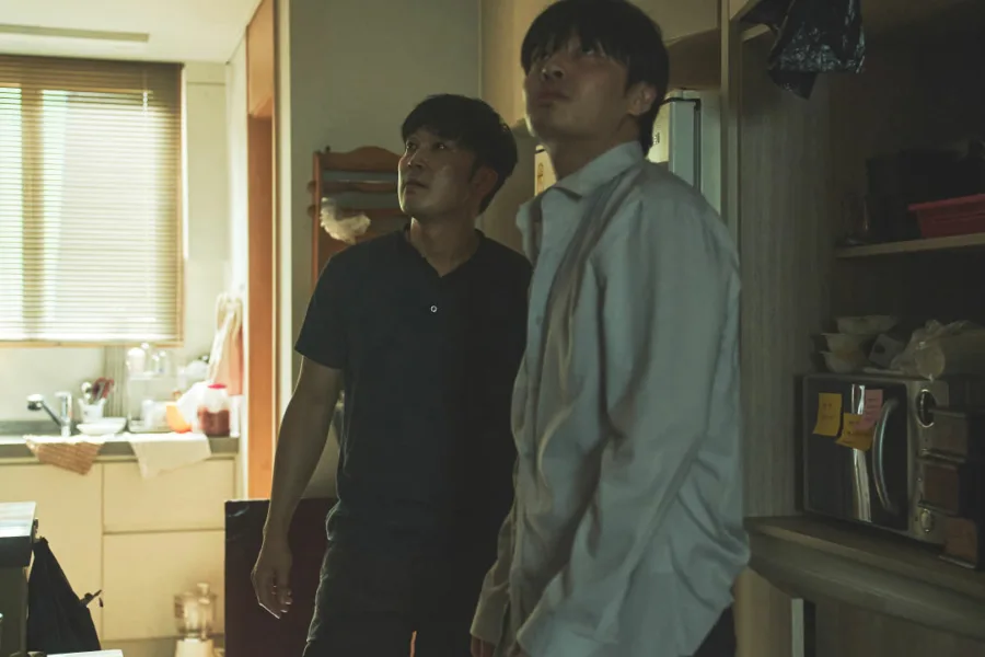 牆外之音 Netflix新片 電影 媒體採購 南韓驚悚 姜河那  層間噪音  心理懸疑 公寓噩夢 Netflix電影