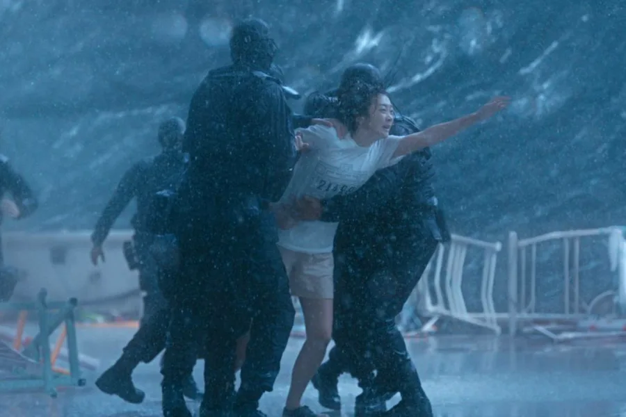 巨洪 Netflix新片 電影 媒體採購 廣編稿 廣告合作 異業合作 末日洪水 金多美 求生科學家 朴海秀 公寓工程師 科幻災難 視覺特效 Netflix原創 動作劇情 12月19日 上線鉅作