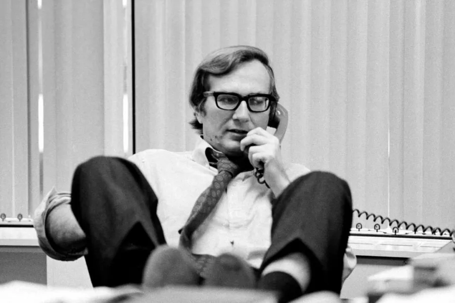 Netflix新片 電影 媒體採購 廣編稿 廣告合作 異業合作 黑幕調查記者的真相之路 西摩赫許、調查記者、普立茲獎 美萊村屠殺、阿布格萊布監獄、體制暴力 蘿拉波特拉斯、威尼斯電影節、政治驚悚 檔案畫面、個人筆記、真相揭露 新聞自由、有罪不罰、美國軍方 紀錄片、Netflix原創、2025上線