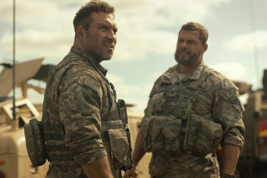 Netflix新片 電影 媒體採購 廣編稿 廣告合作 異業合作 互惠 侵略機器 War Machine  美國陸軍遊騎兵 生存之戰  軍事科幻 動作電影  菁英團隊 驚人威脅  跨文明戰爭 戰術驚悚  2026 動作新片 侵略機器