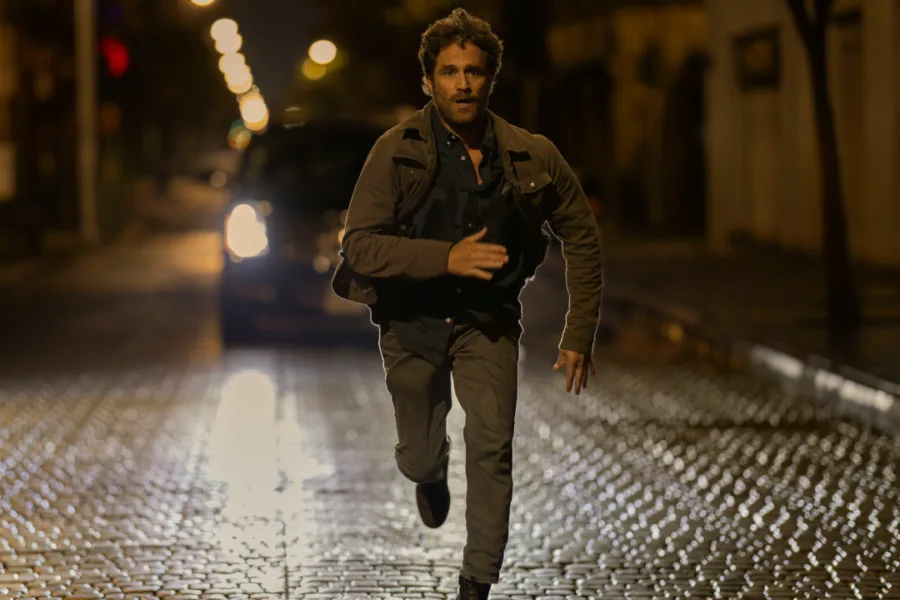 Netflix 新片 Dramovie 愛劇迷 媒體採購 廣編稿 廣告合作 異業合作 互惠 豪爾赫塞佩達帕特森 懸疑影集 致命權力圈 Inside The Circle 墨西哥影集 腐敗者改編 心理驚悚 信任崩解 政治角力 2026上線 影集推薦 摯友勒索 權力陰謀 懸疑推理 暢銷小說改編 驚悚影集