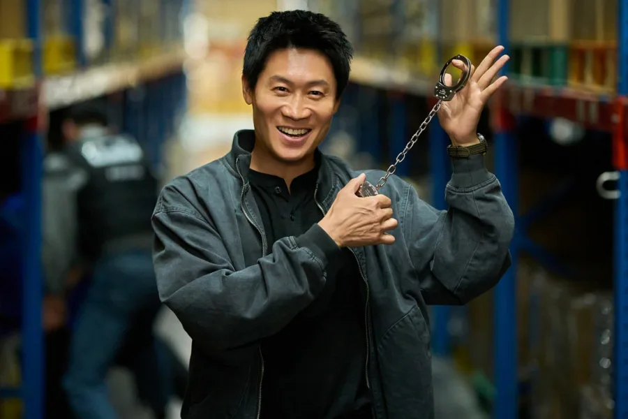 Netflix新片 電影 媒體採購 廣編稿 廣告合作 異業合作 互惠人夫總動員 Husbands in Action 陳善圭 人夫總動員 韓國電影 孔明 朴奎泰 2026 電影 人夫總動員 姜漢娜 犯罪喜劇 陳善圭 忠植 孔明 珉碩 動作喜劇片 Husbands in Action 雞不可失 情感獨立 情敵合作 電影 人夫總動員 營救妻子 混亂任務 生存演算