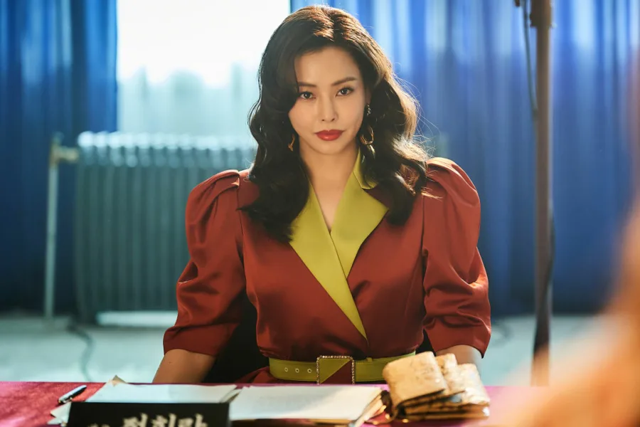 愛麻夫人熱映中  Netflix 新片 媒體採購 李荷妮  方效潾 1980年代韓國  靈魂交換 女性力量 陳善圭 趙賢哲