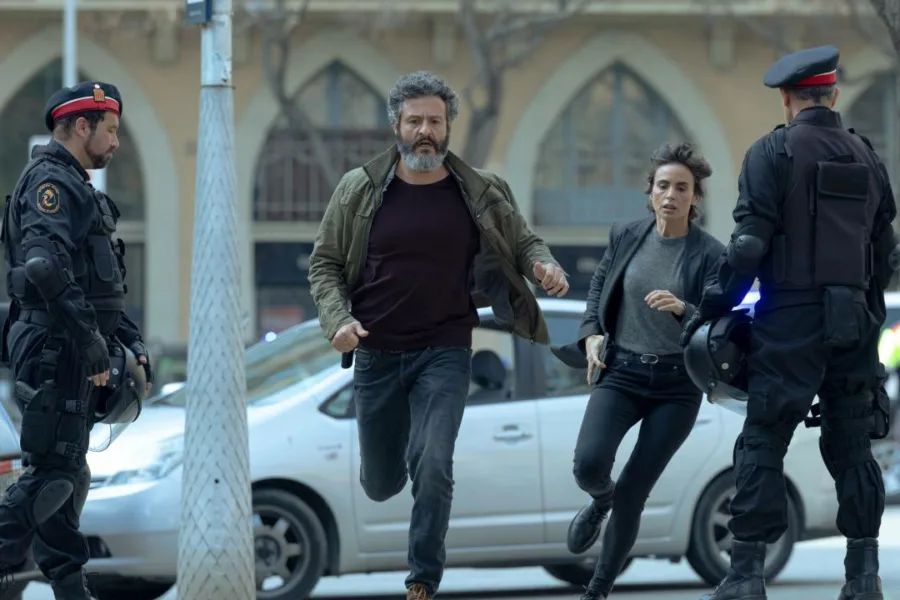 暗影之城 Netflix 新片 媒體採購 廣編稿 廣告合作 異業合作 米拉之家命案 以薩費雷茲 Isak Férriz 薇洛妮卡安琪葵 Verónica Echegui 巴塞隆納懸疑 加泰隆尼亞刑警